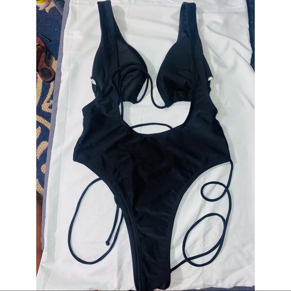 Black one piece bikini - Picture 2 of 2